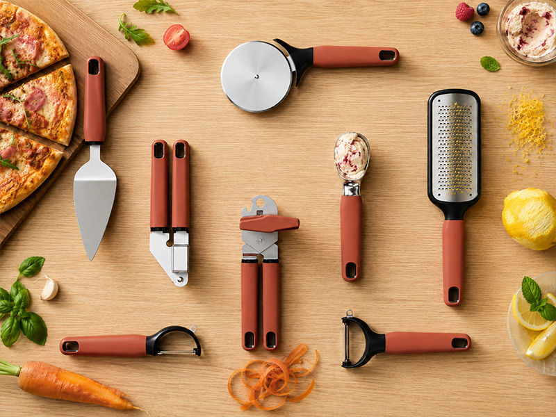 L-TOOLS small kitchen tools set including spatulas, brushes, and cooking accessories.