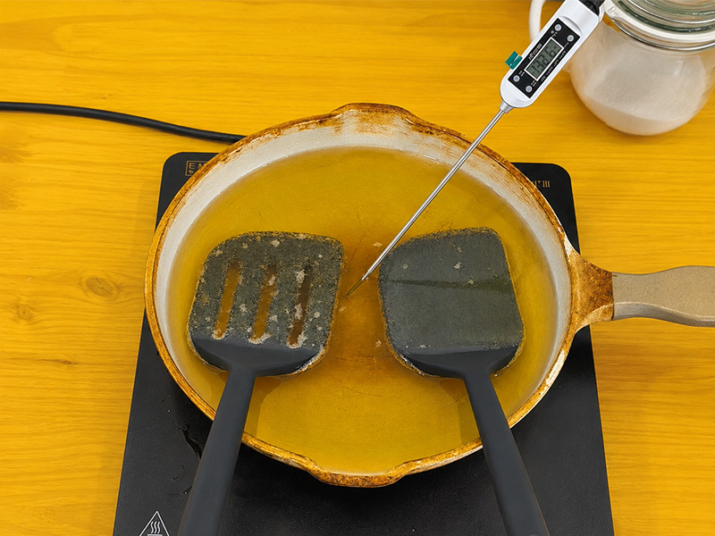 L-TOOLS silicone spatula heat resistance test showing durability and performance evaluation.