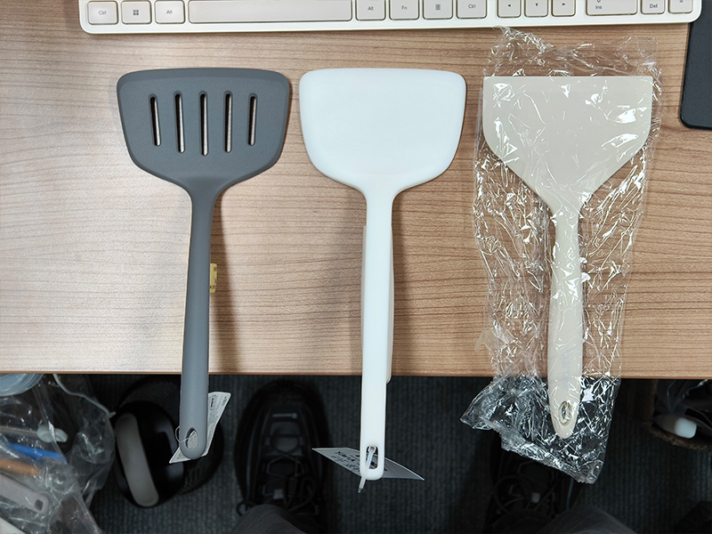 L-TOOLS kitchen spatula prototypes showcasing different designs and material options.