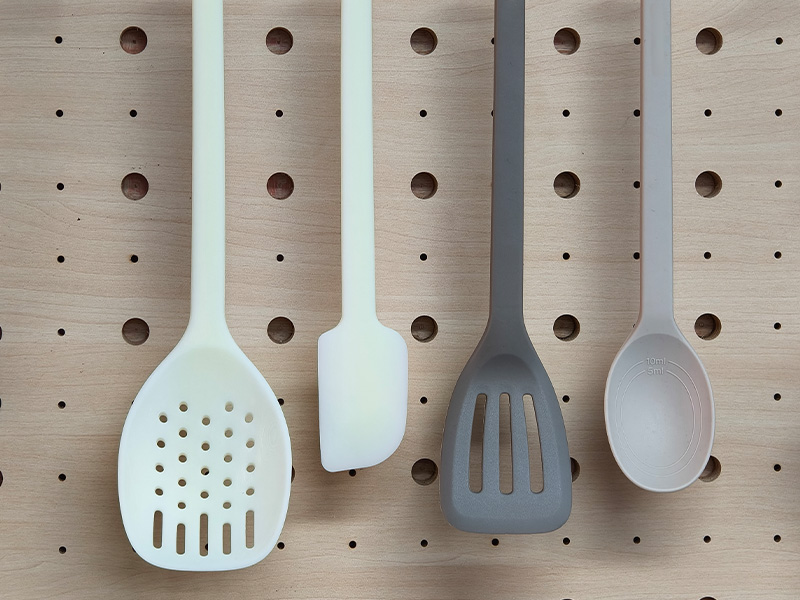 L-TOOLS silicone spatulas and kitchen utensils displayed for product design and development.