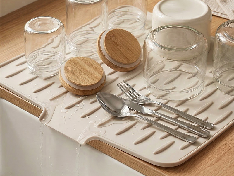 L-TOOLS wooden cutlery and dish set displayed on a table, emphasizing natural materials and organized dining.