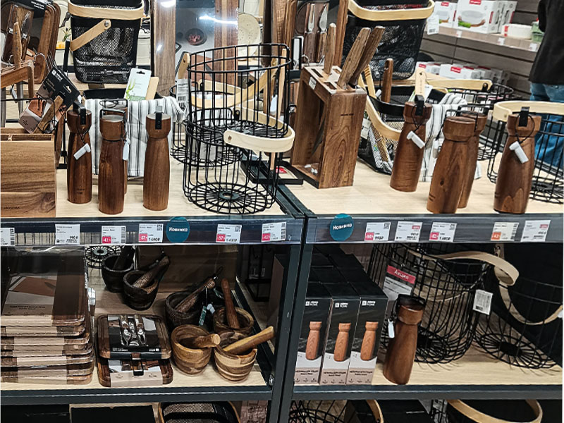 L-TOOLS wooden kitchen tool set including spoons and spatulas in a block holder, highlighting elegant storage.
